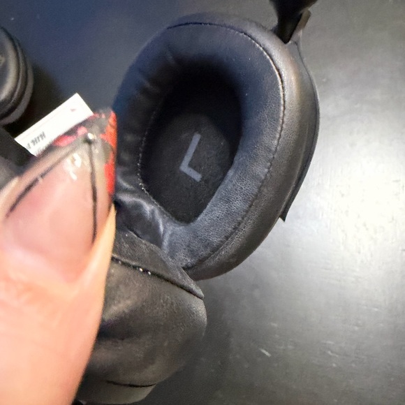 HEAVYS Headphones with Case 
LIVE CONCERT SOUND!!! - Picture 6 of 8